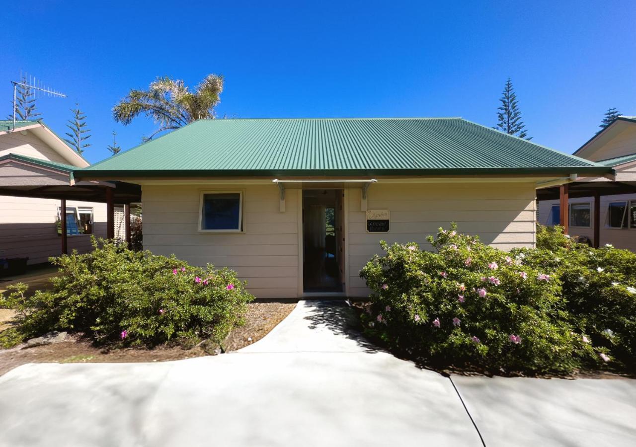 Poinciana Cottages Burnt Pine Esterno foto