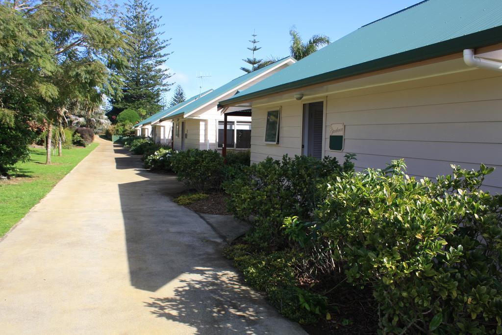 Poinciana Cottages Burnt Pine Esterno foto