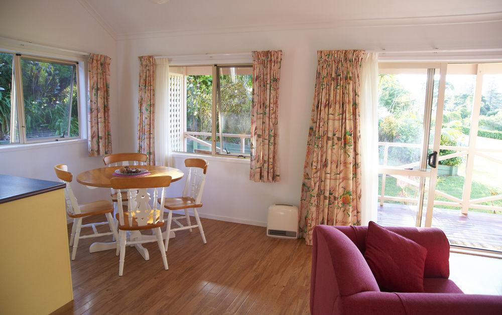 Poinciana Cottages Burnt Pine Esterno foto
