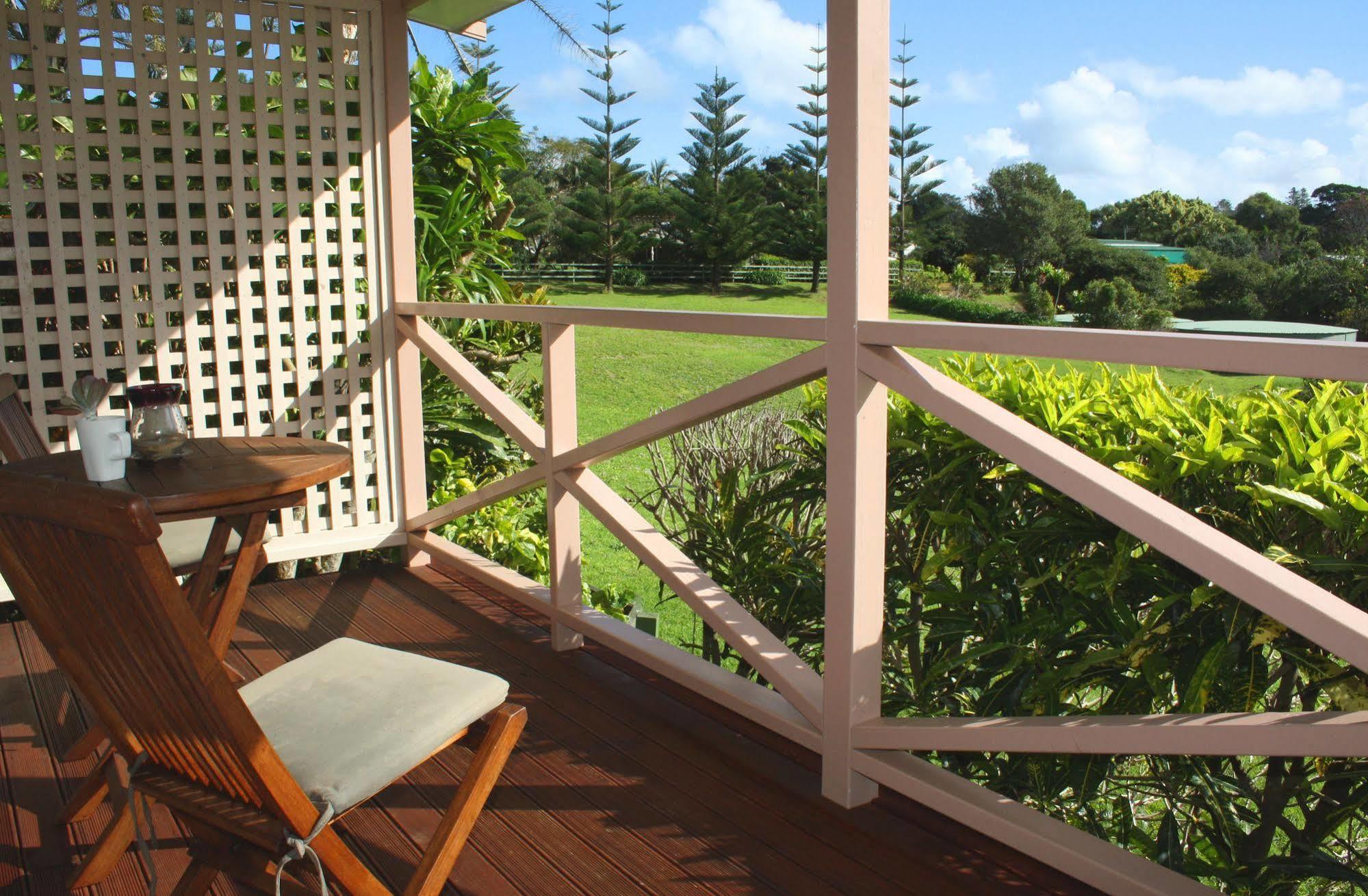 Poinciana Cottages Burnt Pine Esterno foto