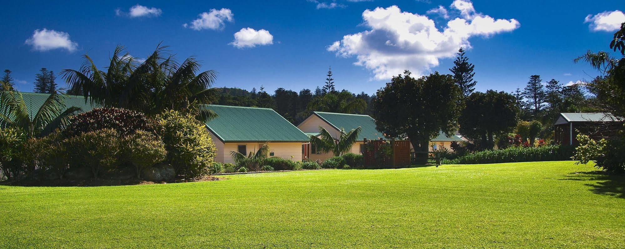 Poinciana Cottages Burnt Pine Esterno foto